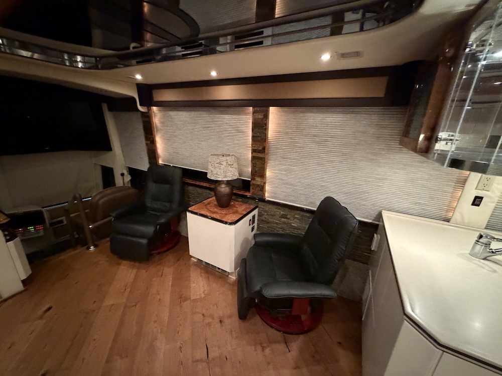 2000 Prevost Featherlite H3-45 For Sale