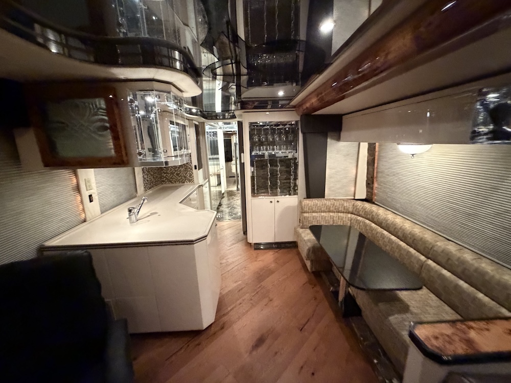 2000 Prevost Featherlite H3-45 For Sale