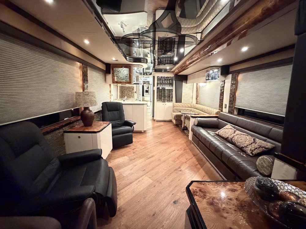 2000 Prevost Featherlite H3-45 For Sale