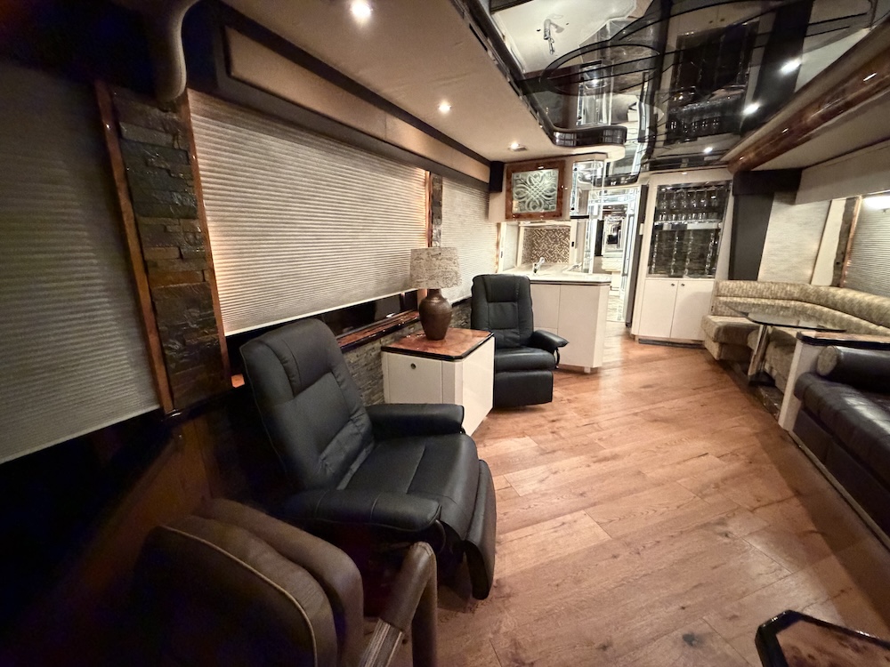 2000 Prevost Featherlite H3-45 For Sale