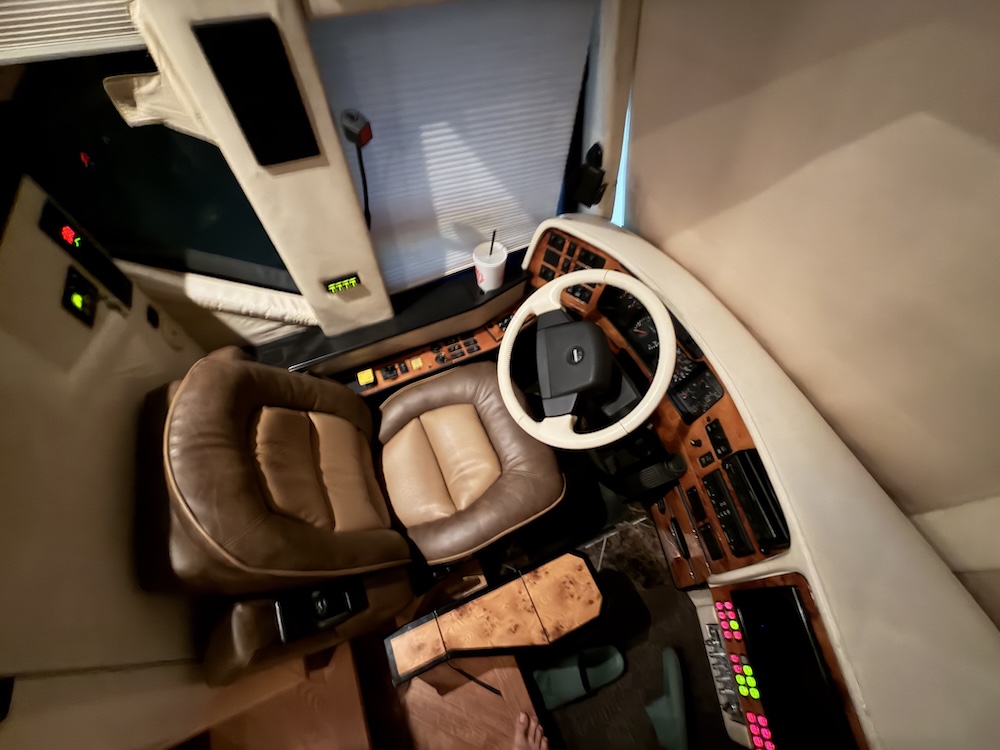 2000 Prevost Featherlite H3-45 For Sale