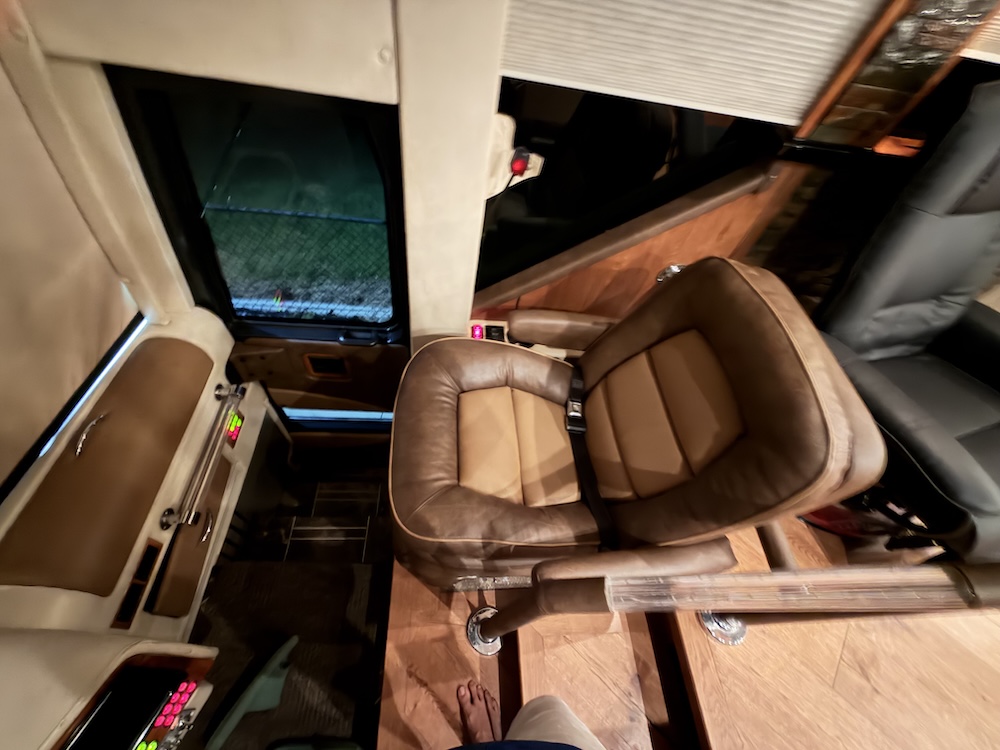 2000 Prevost Featherlite H3-45 For Sale