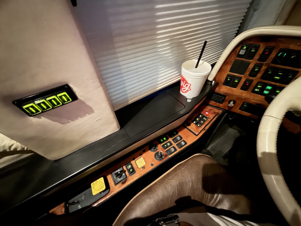 2000 Prevost Featherlite H3-45 For Sale