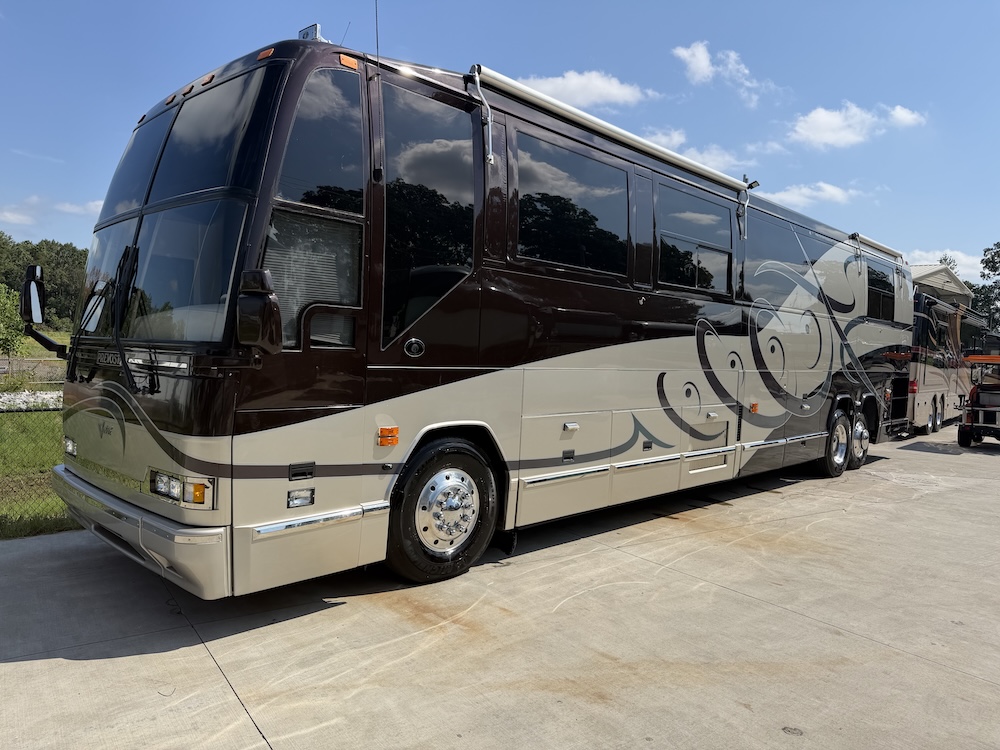 2000 Prevost Featherlite H3-45 For Sale