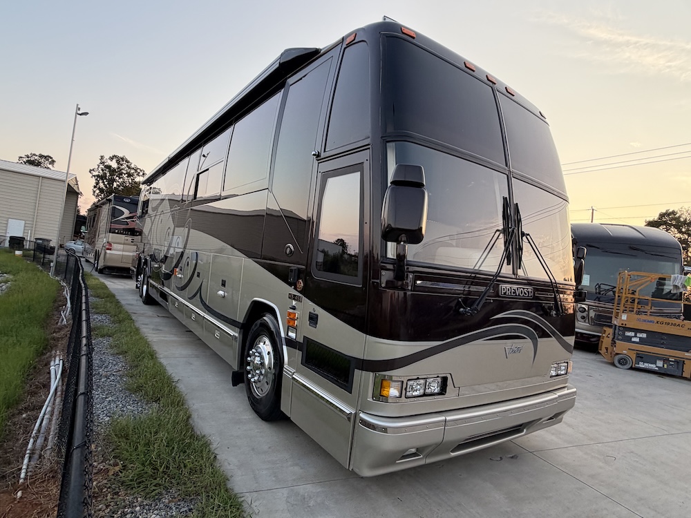 2000 Prevost Featherlite H3-45 For Sale