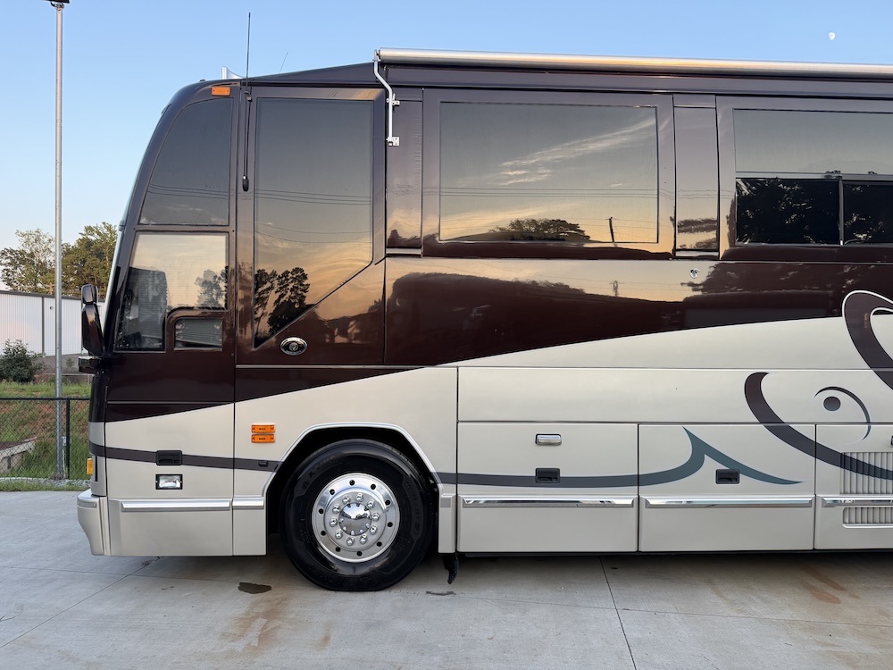 2000 Prevost Featherlite H3-45 For Sale