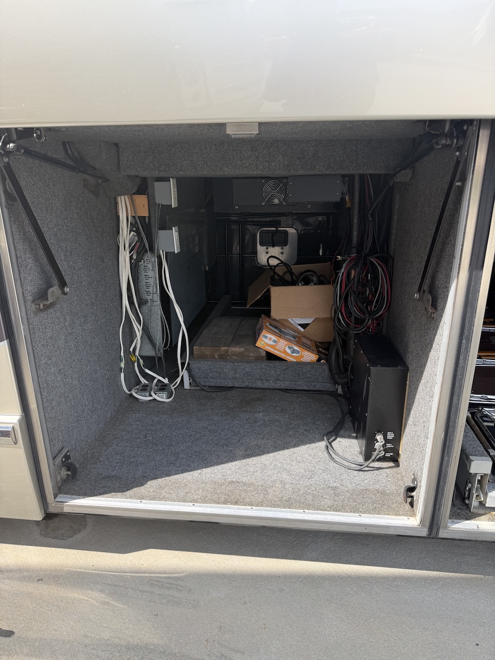 2000 Prevost Featherlite H3-45 For Sale