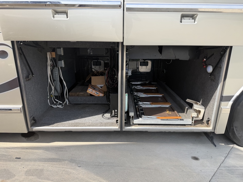 2000 Prevost Featherlite H3-45 For Sale