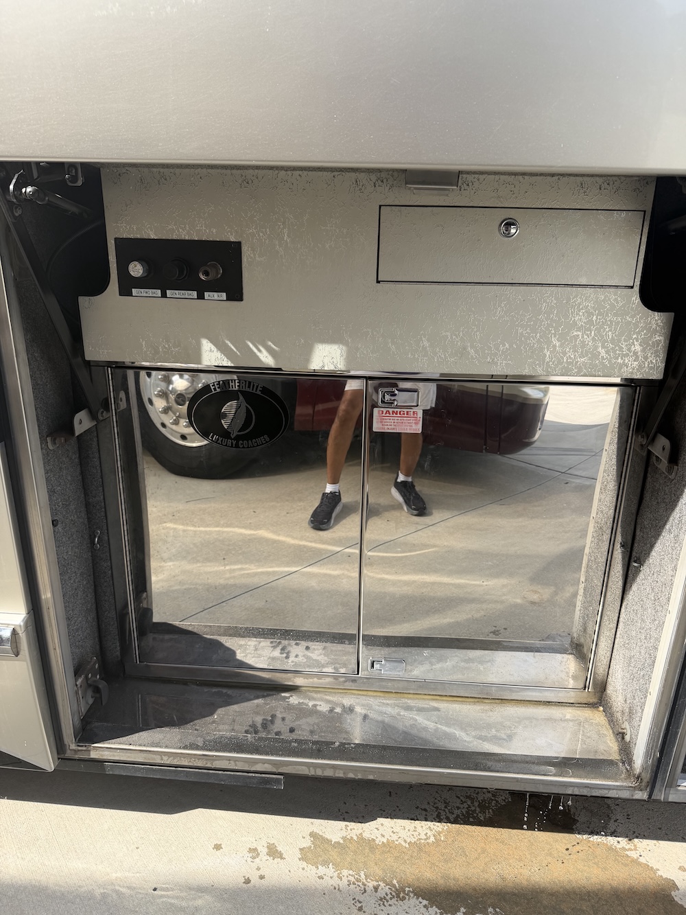 2000 Prevost Featherlite H3-45 For Sale