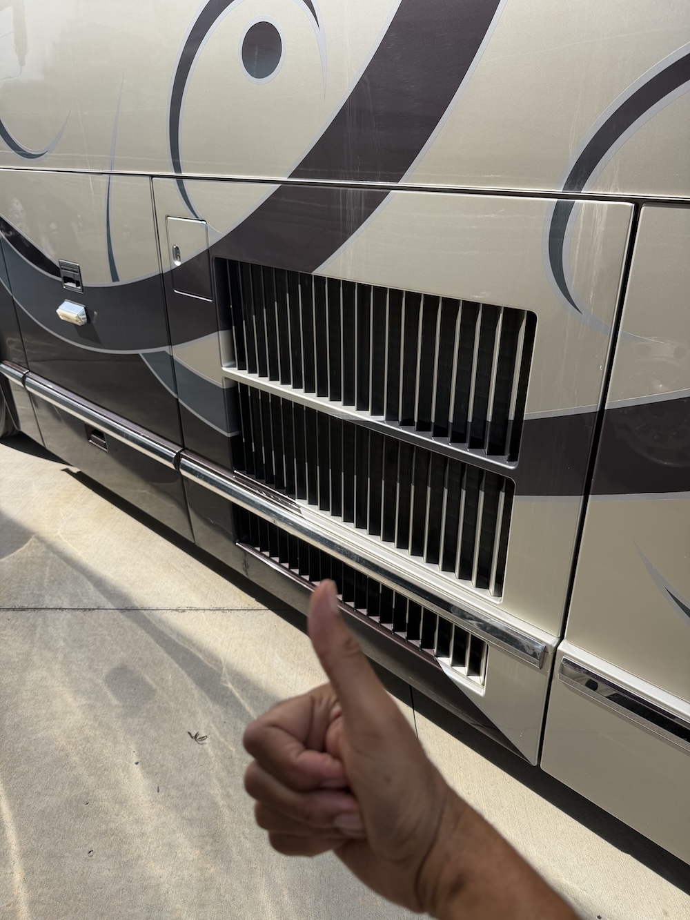 2000 Prevost Featherlite H3-45 For Sale