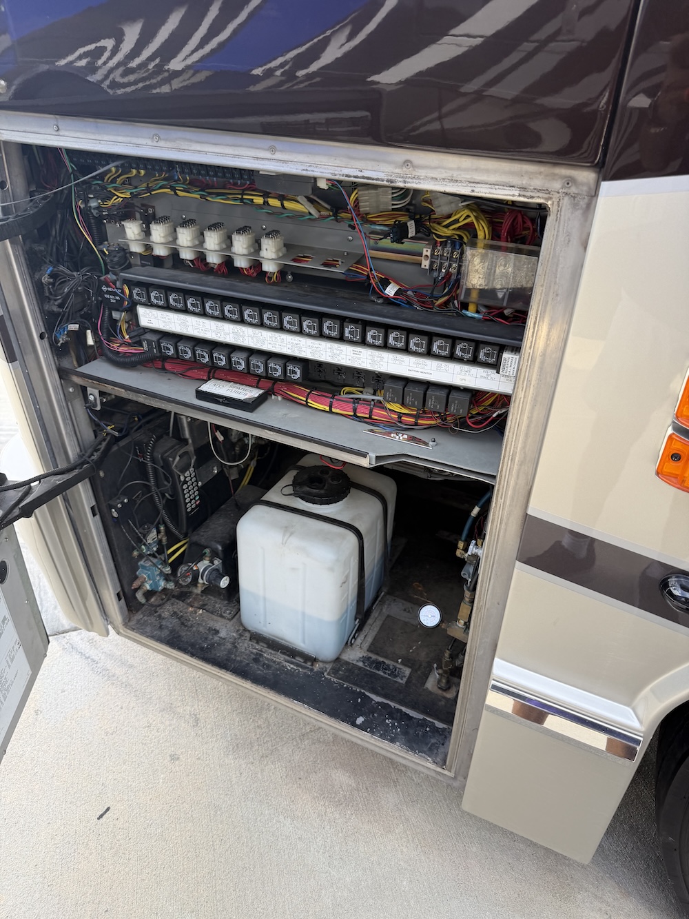 2000 Prevost Featherlite H3-45 For Sale