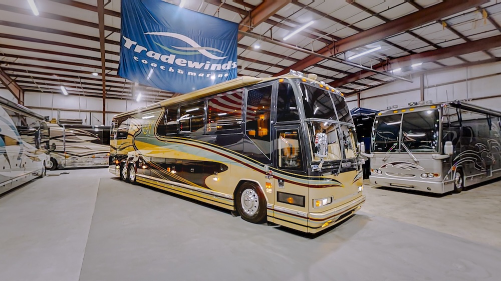 2000 Prevost Featherlite H3-45 For Sale