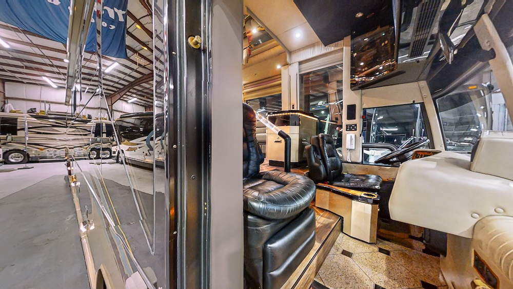 2000 Prevost Featherlite H3-45 For Sale