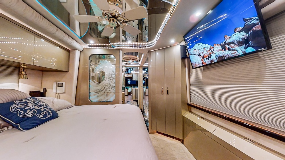 2000 Prevost Featherlite H3-45 For Sale