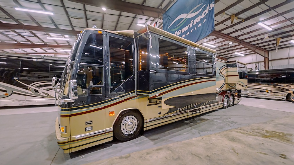 2000 Prevost Featherlite H3-45 For Sale