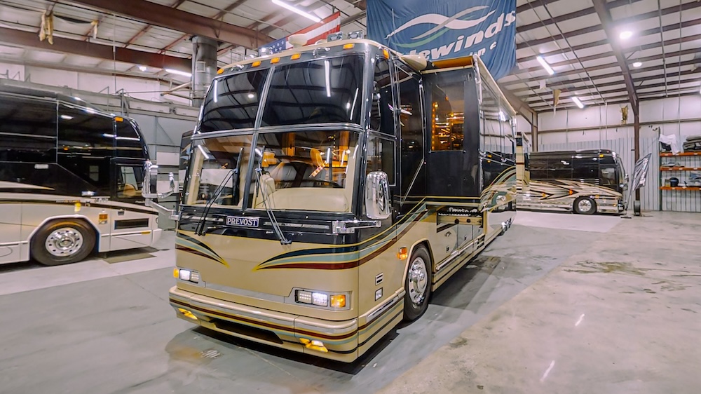 2000 Prevost Featherlite H3-45 For Sale