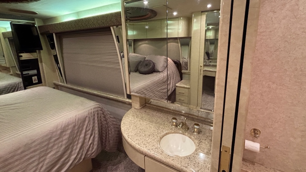2000 Prevost Marathon H3-45 For Sale