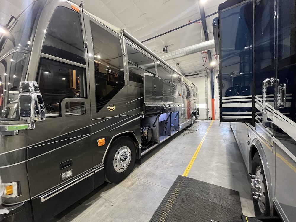 2000 Prevost Marathon H3-45 For Sale