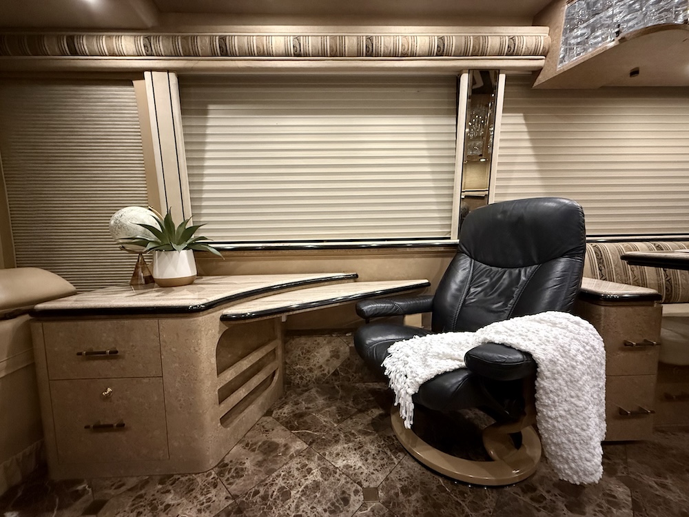 2000 Prevost Marathon H3-45 For Sale