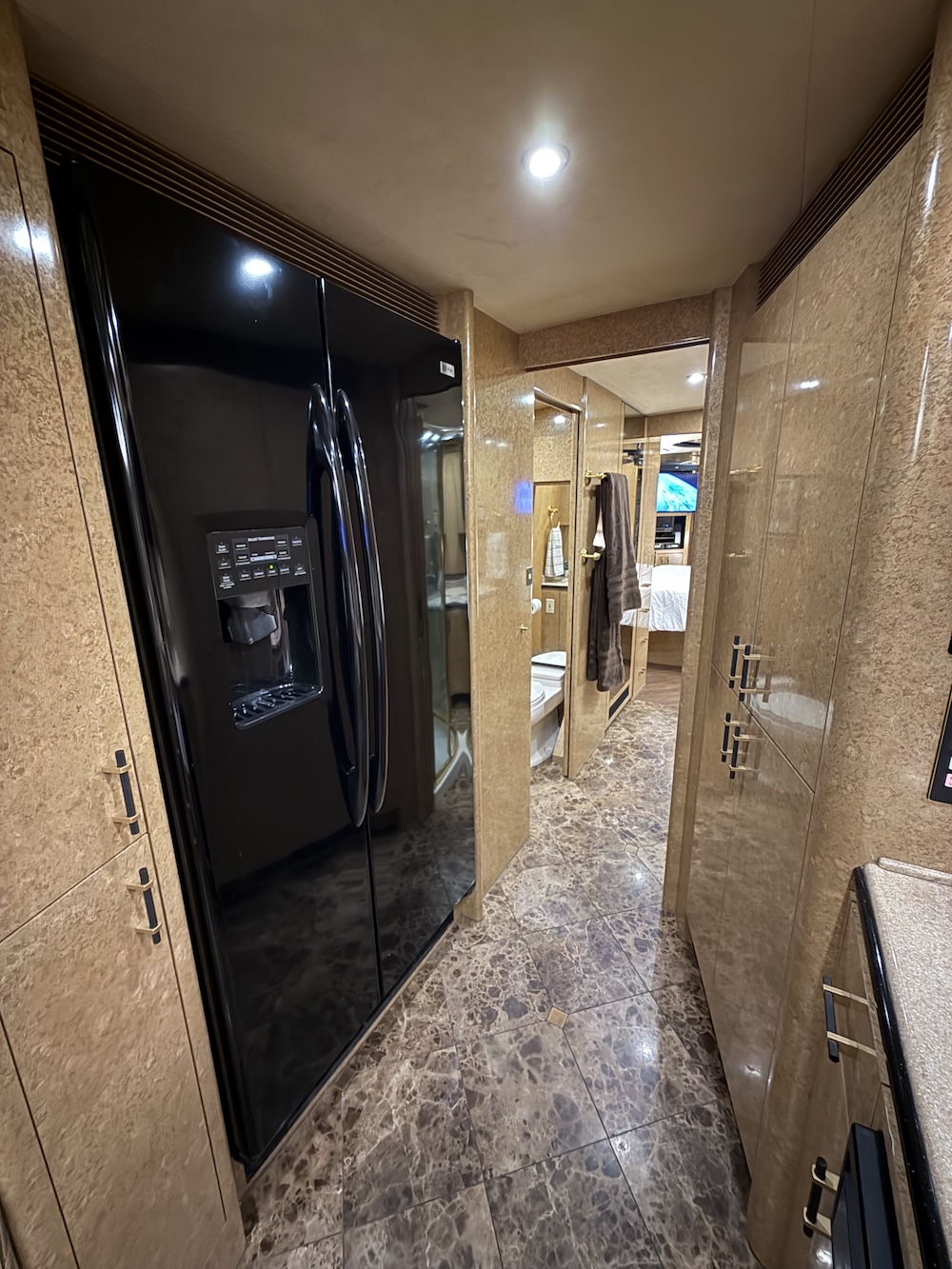 2000 Prevost Marathon H3-45 For Sale