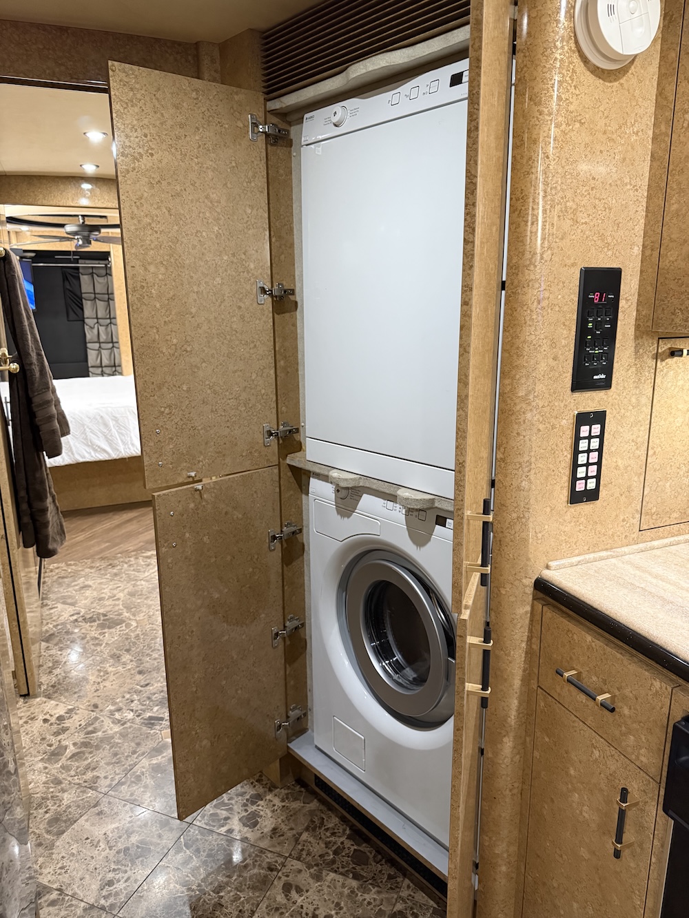 2000 Prevost Marathon H3-45 For Sale