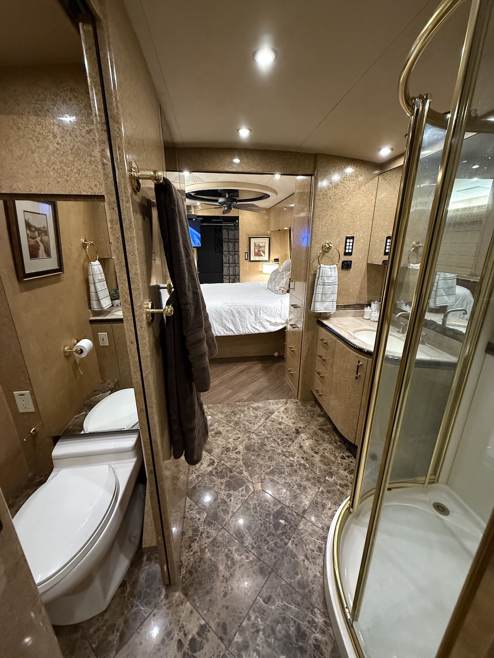 2000 Prevost Marathon H3-45 For Sale