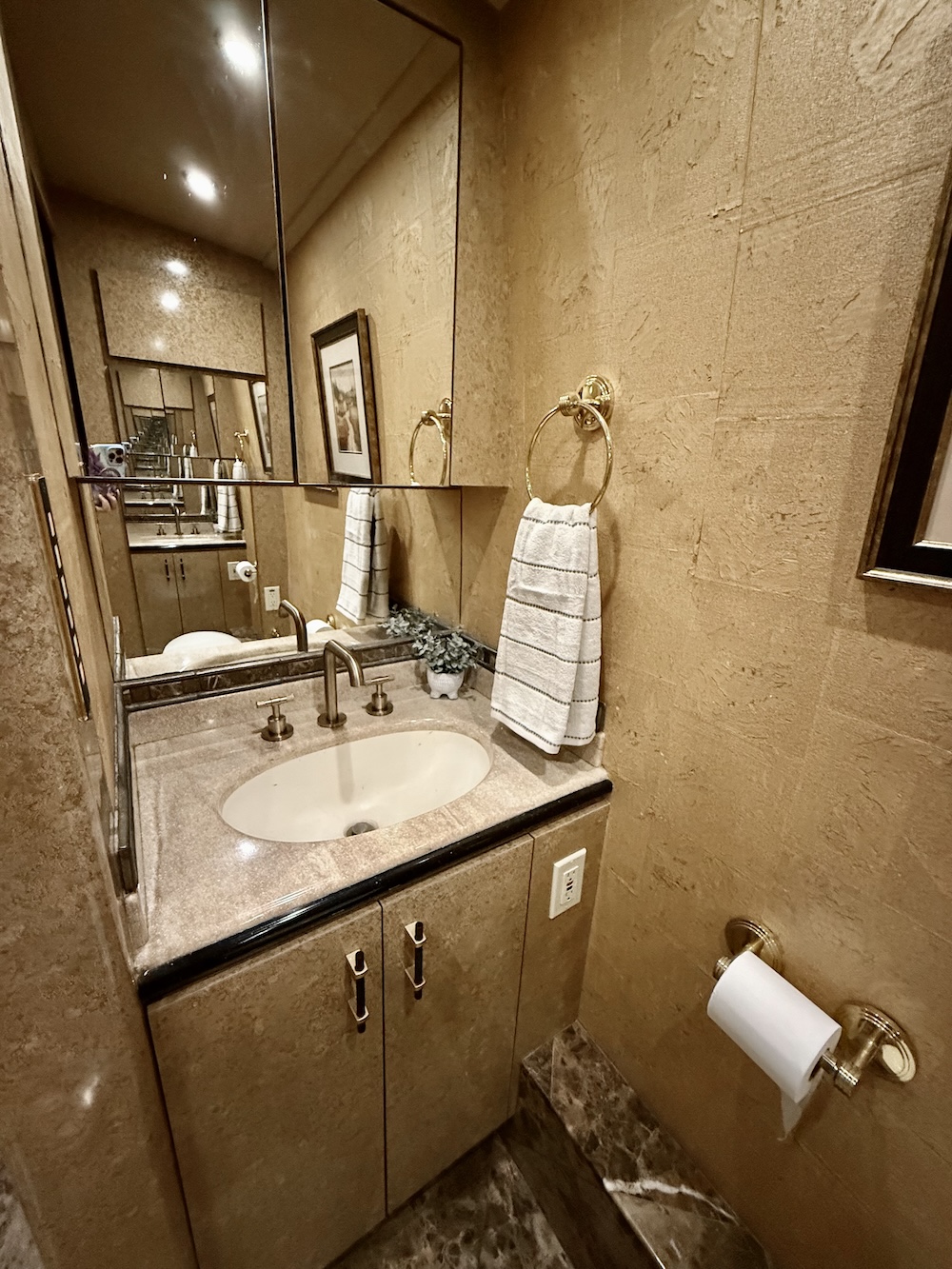 2000 Prevost Marathon H3-45 For Sale