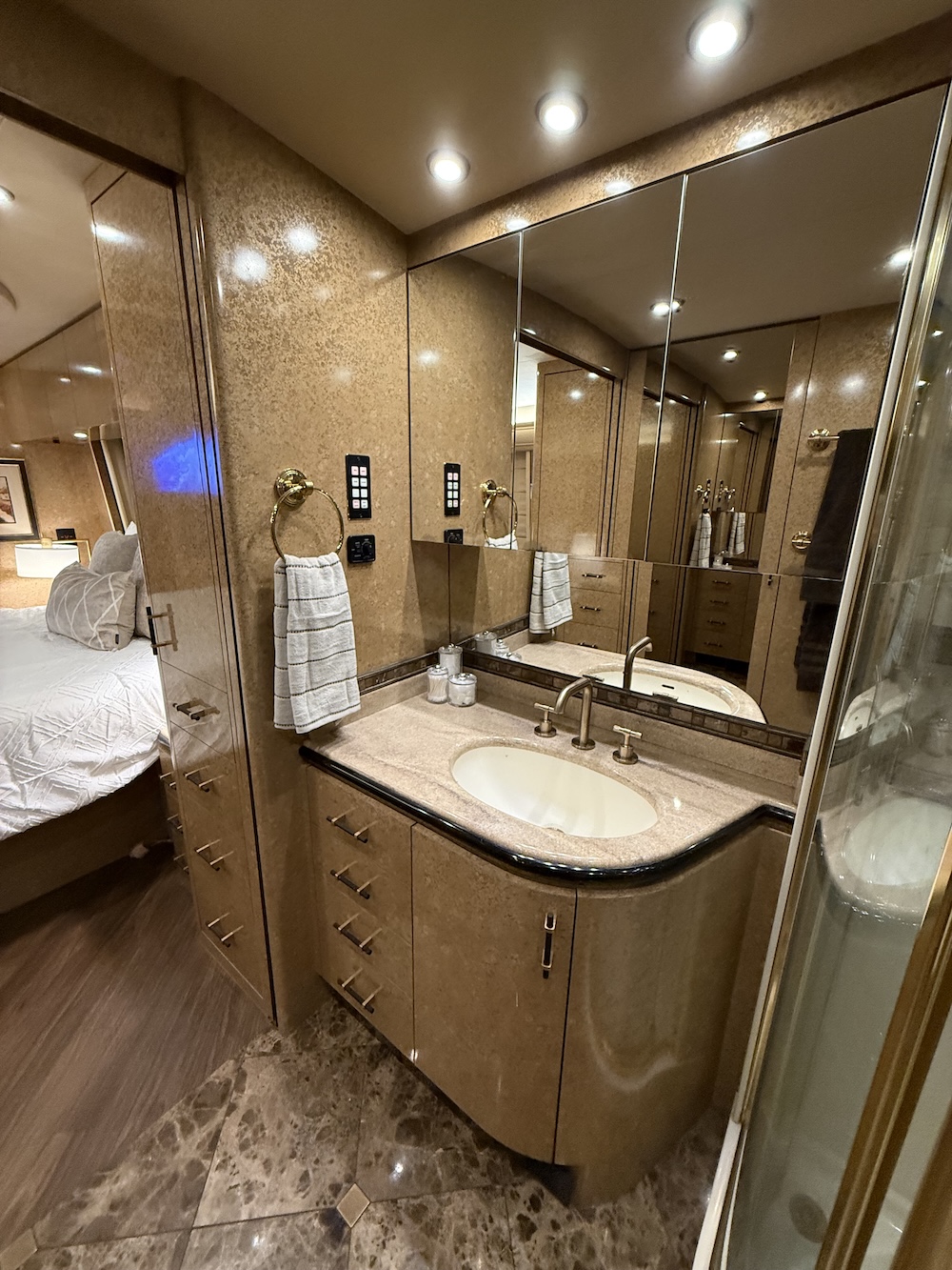 2000 Prevost Marathon H3-45 For Sale