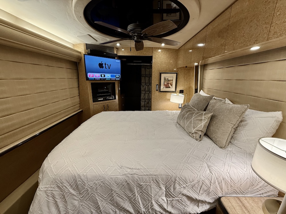 2000 Prevost Marathon H3-45 For Sale