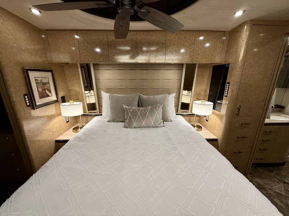 2000 Prevost Marathon H3-45 For Sale