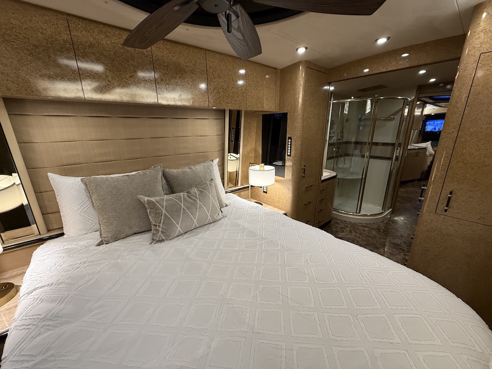 2000 Prevost Marathon H3-45 For Sale