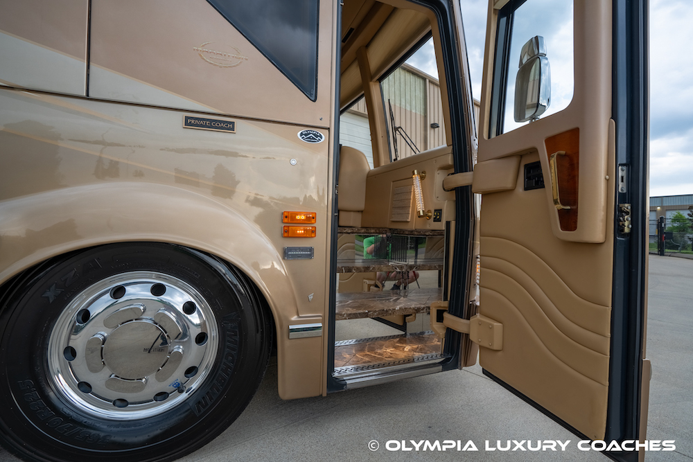 2000 Prevost Marathon H3-45 For Sale