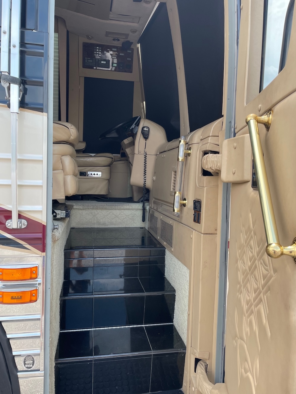 2001 Prevost Country Coach XLII For Sale