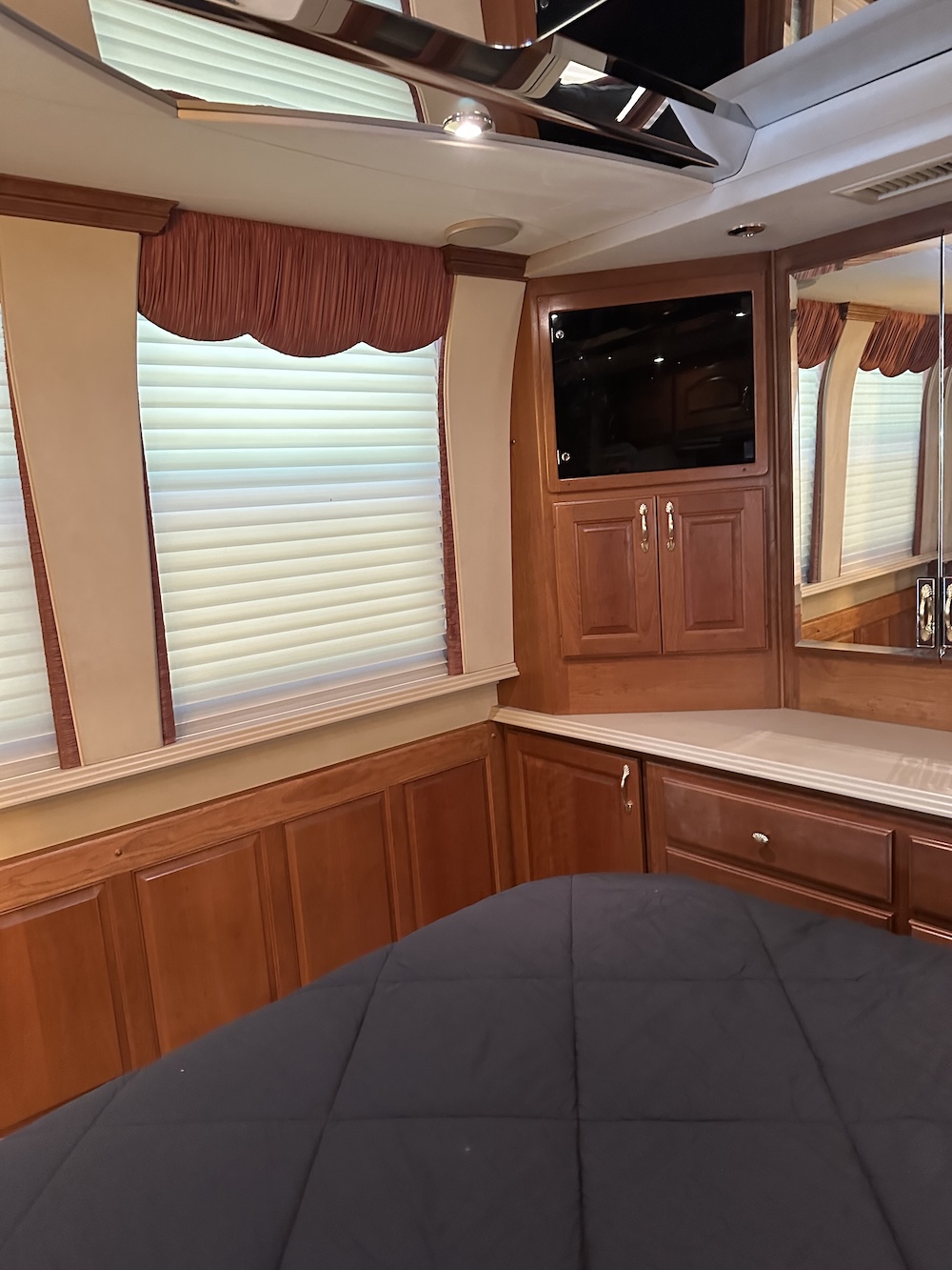 2001 Prevost Country Coach XLII For Sale