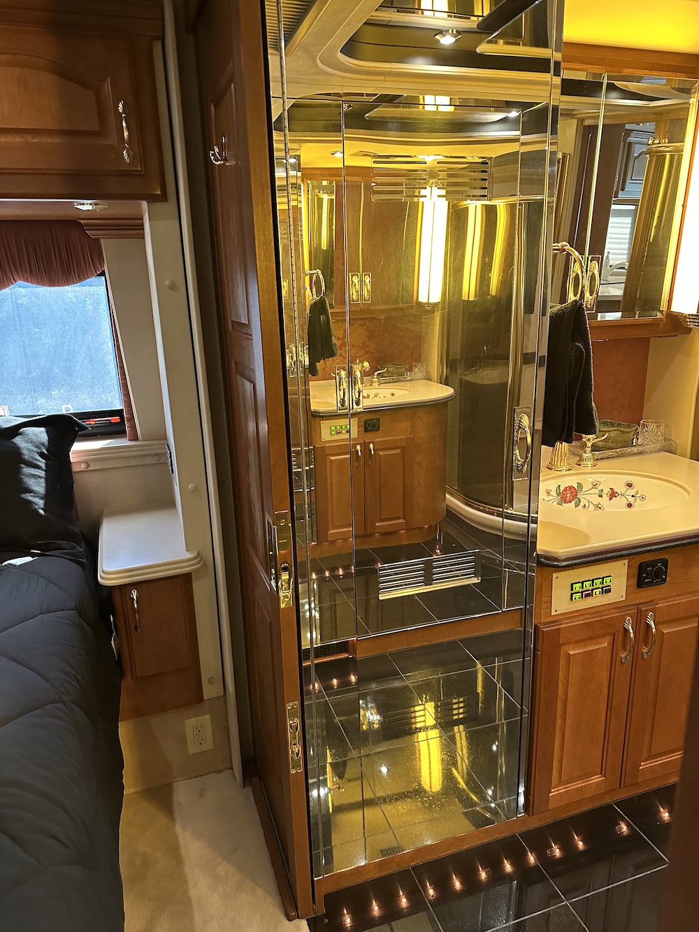 2001 Prevost Country Coach XLII For Sale