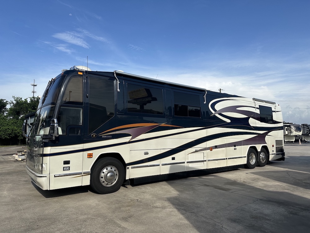 2001 Prevost Featherlite H3-45 For Sale