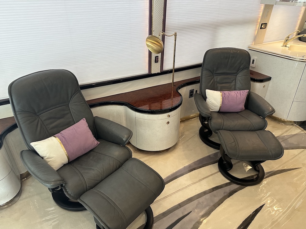 2001 Prevost Featherlite H3-45 For Sale
