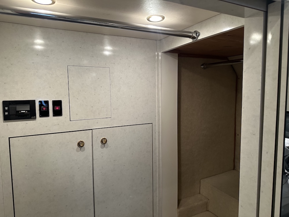 2001 Prevost Featherlite H3-45 For Sale