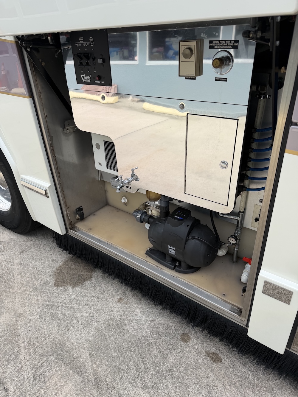2001 Prevost Featherlite H3-45 For Sale