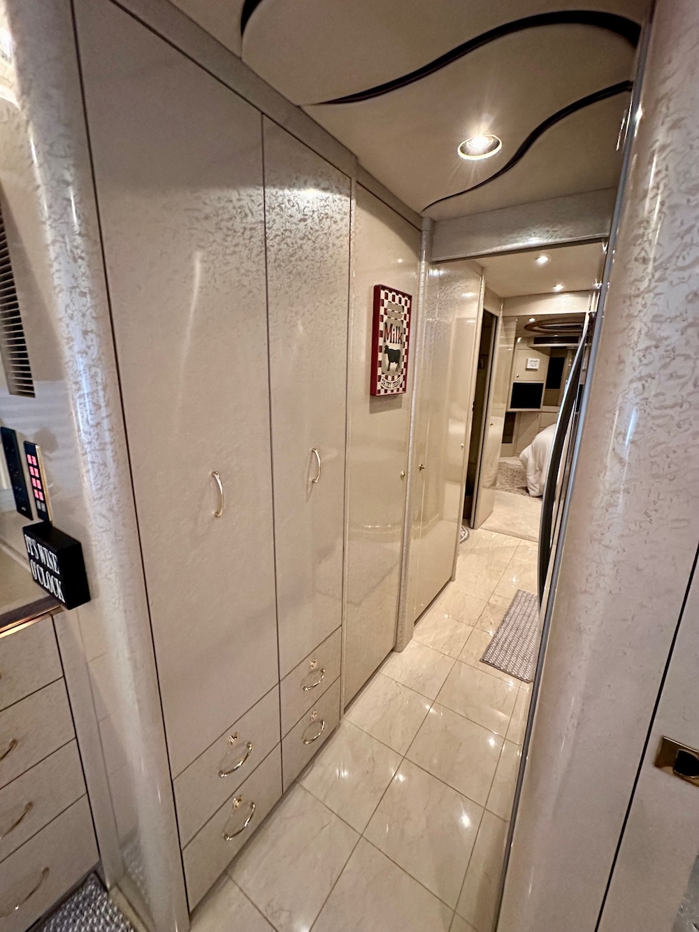 2001 Prevost Marathon H3-45 For Sale