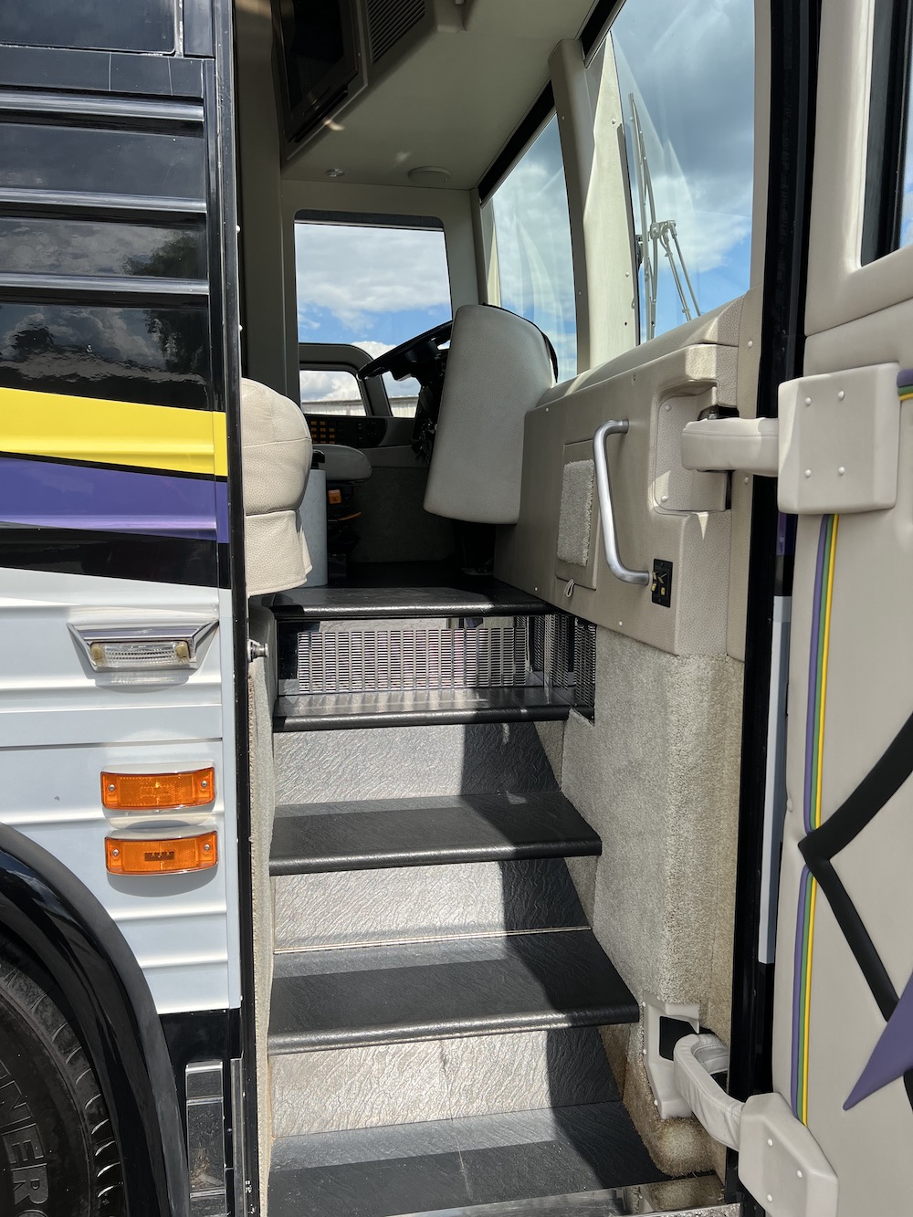 2001 Prevost Marathon XLII For Sale