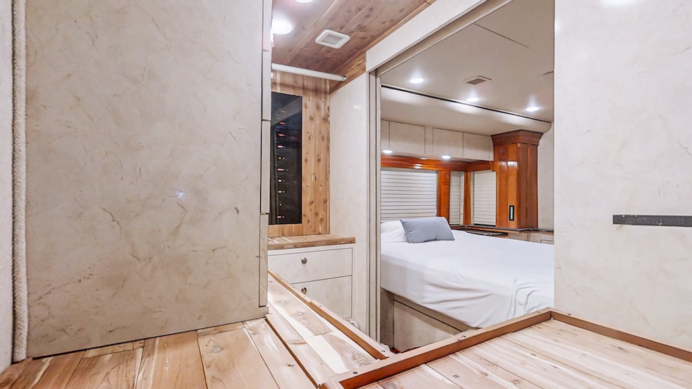 2001 Prevost Vision XLII For Sale