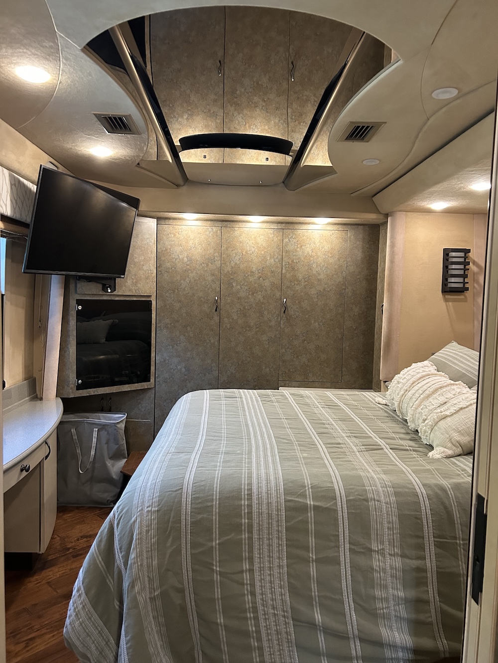 2002 Prevost Country Coach XLII For Sale
