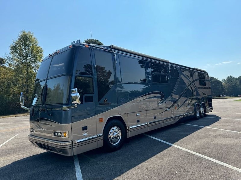 2002 Prevost Featherlite H3-45 For Sale