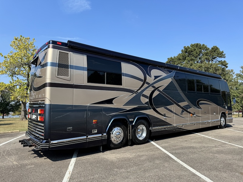 2002 Prevost Featherlite  H3-45 For Sale