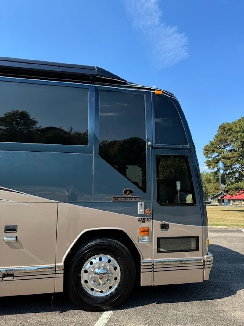 2002 Prevost Featherlite  H3-45 For Sale