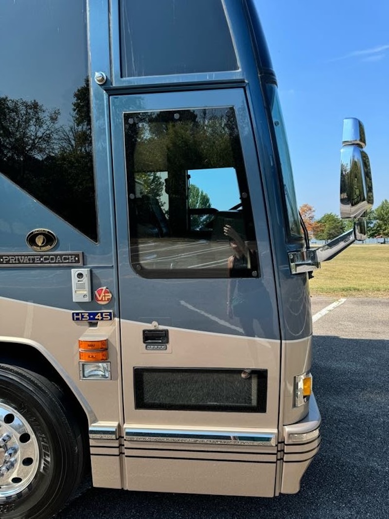 2002 Prevost Featherlite  H3-45 For Sale