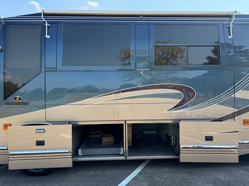 2002 Prevost Featherlite  H3-45 For Sale