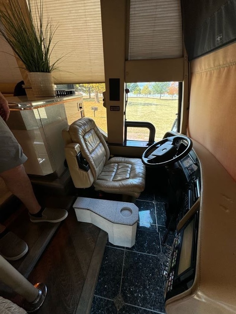 2002 Prevost Featherlite  H3-45 For Sale