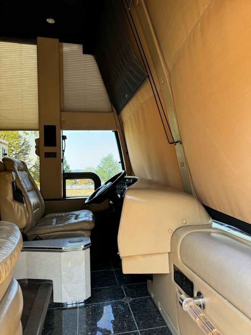 2002 Prevost Featherlite  H3-45 For Sale